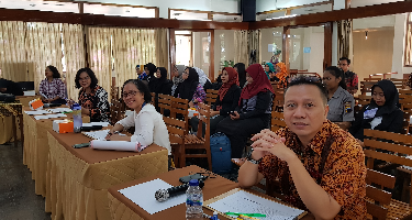 suasana saat dilakukan e diskusi panel mengenai penting atau tidaknya Sertifikasi 